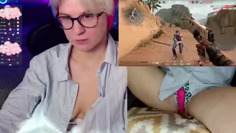 chloue and Gretta online show from December 1, 7:08 pm