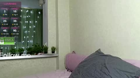 chloue and Gretta online show from December 2, 10:20 am