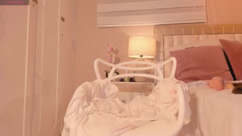 Snapshot of _emily__cb chatting on January 5, 5:27 pm Hi Im Emily online show from January 5, 5:27 pm