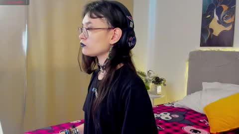 _emily__strike_ online show from March 23, 4:16 am