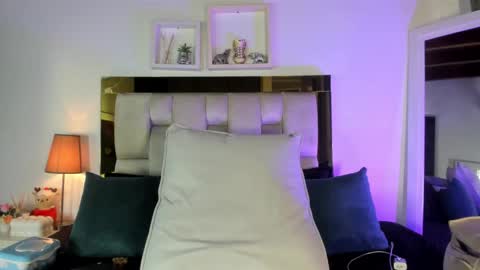 Isabella online show from February 4, 12:00 pm