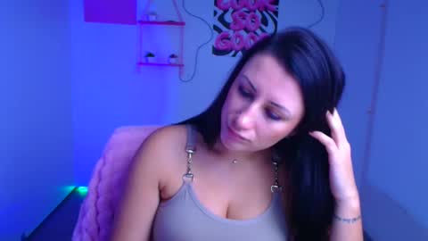 Snapshot of _emma_lay chatting on October 17, 6:27 am Emma online show from October 17, 6:27 am