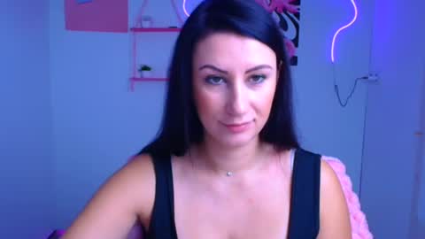 Snapshot of _emma_lay chatting on October 20, 11:54 am Emma online show from October 20, 11:54 am