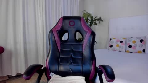 Emma  online show from November 24, 7:57 pm