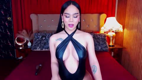 _empressvalerie_ online show from October 24, 9:38 am