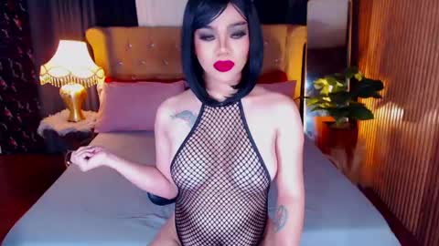 Snapshot of _empressvalerie_ chatting on May 8, 6:35 pm _empressvalerie_ online show from May 8, 6:35 pm