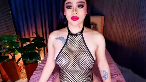 Snapshot of _empressvalerie_ chatting on June 3, 9:45 am _empressvalerie_ online show from June 3, 9:45 am