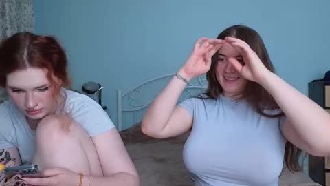 Snapshot of _enni__ chatting on February 8, 2:09 pm Sam online show from February 8, 2:09 pm