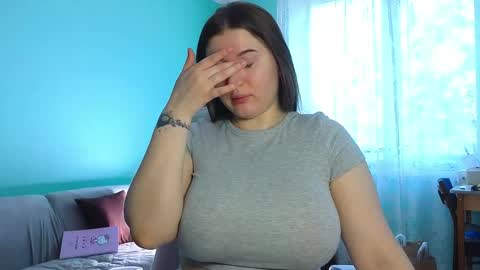 Snapshot of _enni__ chatting on May 8, 2:11 pm Sam online show from May 8, 2:11 pm