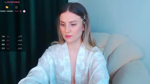 Snapshot of _esmeraldiyaa_ chatting on January 6, 10:37 pm _esmeraldiyaa_ online show from January 6, 10:37 pm