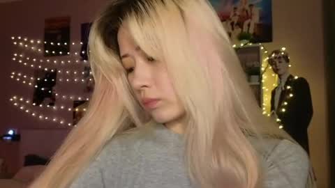 Snapshot of _eve____ chatting on May 7, 2:28 am EveEva online show from May 7, 2:28 am