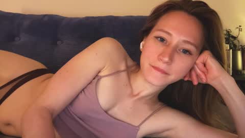 Snapshot of _feli_ chatting on February 22, 5:12 am all my social     online show from February 22, 5:12 am