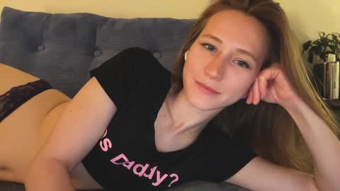 Snapshot of _feli_ chatting on February 26, 1:53 am all my social     online show from February 26, 1:53 am