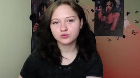 Snapshot of _foxy_lady chatting on June 1, 6:26 am Alice online show from June 1, 6:26 am