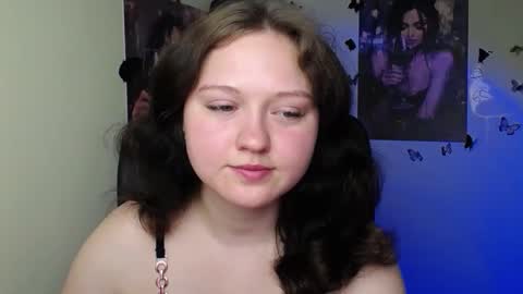 Snapshot of _foxy_lady chatting on June 2, 5:53 am Alice online show from June 2, 5:53 am