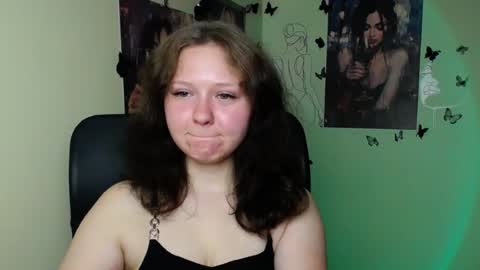 Snapshot of _foxy_lady chatting on July 4, 6:08 am Alice online show from July 4, 6:08 am