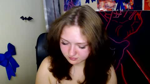 Snapshot of _foxy_lady chatting on July 25, 6:33 am Alice online show from July 25, 6:33 am