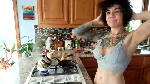 Frankie Rivers allmylinks  online show from February 17, 7:53 pm