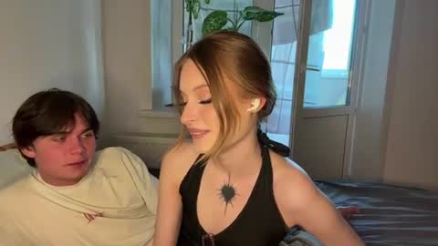 Snapshot of _freedom_couple_ chatting on June 17, 5:36 pm Kaithie and Jessie online show from June 17, 5:36 pm