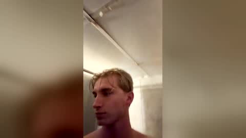 Snapshot of _frosty_69 chatting on April 26, 5:05 am _frosty_69 online show from April 26, 5:05 am