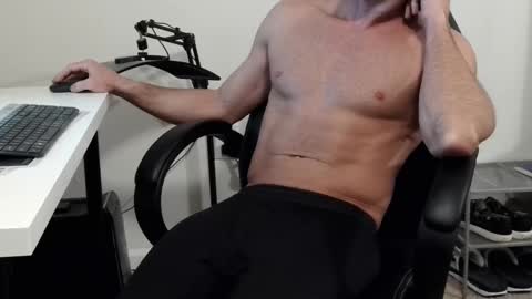 Snapshot of _full_sender chatting on March 4, 12:29 am Full Sender online show from March 4, 12:29 am