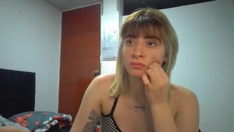 Mia-foster online show from April 4, 2:32 am