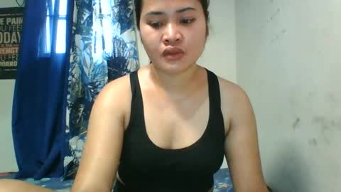 Snapshot of _genevieve22_ chatting on June 29, 1:01 am genny online show from June 29, 1:01 am