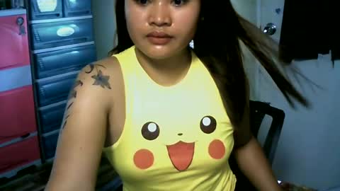 Snapshot of _genevieve22_ chatting on July 7, 2:03 am genny online show from July 7, 2:03 am