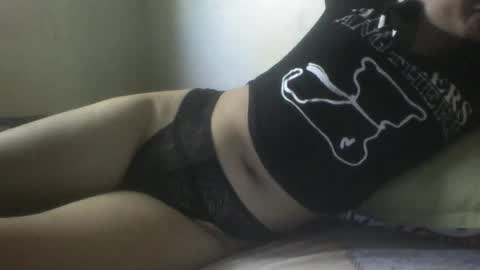 Snapshot of _genevieve22_ chatting on July 8, 2:05 am genny online show from July 8, 2:05 am
