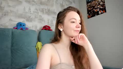 _ginyy_ online show from October 24, 5:04 am