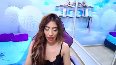 Snapshot of _gold_strawberry_ chatting on June 11, 5:16 am _gold_strawberry_ online show from June 11, 5:16 am