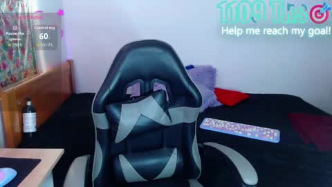 Snapshot of _gwen__ chatting on May 13, 8:34 am Gwen online show from May 13, 8:34 am