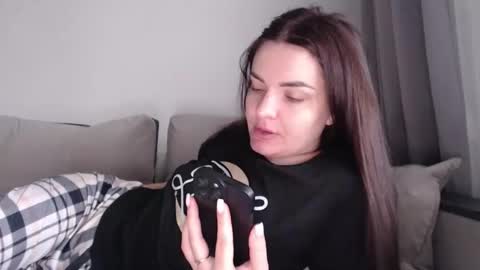 Snapshot of _hidden_frommymoom_ chatting on March 2, 8:54 am Criss4u online show from March 2, 8:54 am