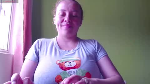Snapshot of _honey1_ chatting on February 19, 6:26 pm Honey online show from February 19, 6:26 pm