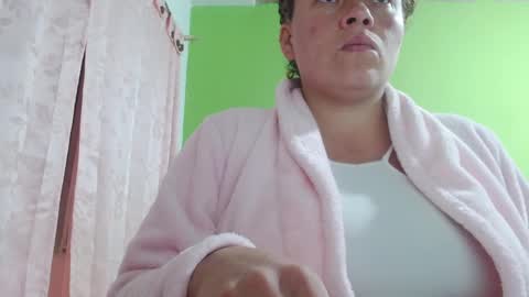 Snapshot of _honey1_ chatting on February 24, 10:35 am Honey online show from February 24, 10:35 am