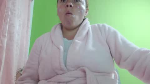 Snapshot of _honey1_ chatting on February 26, 10:47 am Honey online show from February 26, 10:47 am