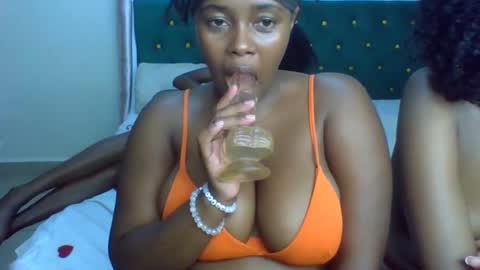 _honey_bloom online show from February 18, 8:16 pm