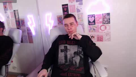 _honeyberry_ online show from February 9, 7:29 pm