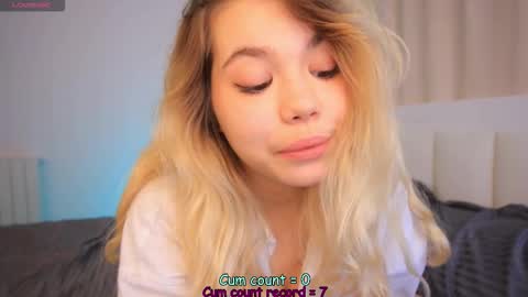 Snapshot of _iowaa_ chatting on March 9, 11:03 am Maria online show from March 9, 11:03 am