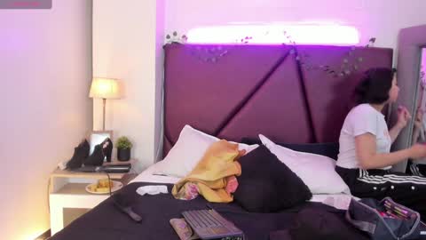 Isa online show from December 17, 3:17 pm