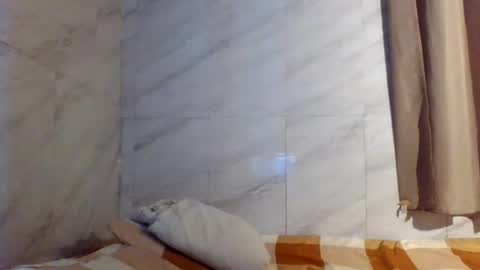 Snapshot of _ishi chatting on August 8, 1:41 am Ishi online show from August 8, 1:41 am