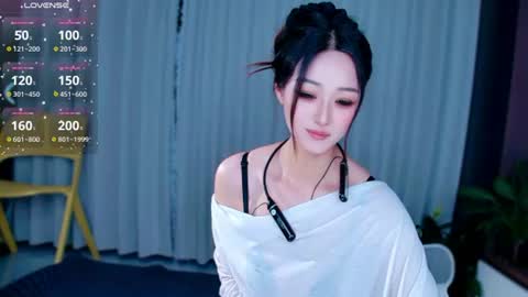 Snapshot of _iuiu_ chatting on June 24, 6:07 pm UU online show from June 24, 6:07 pm
