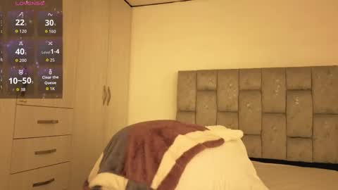 Snapshot of _izumi__ chatting on April 12, 4:06 am Waifu Izumi online show from April 12, 4:06 am