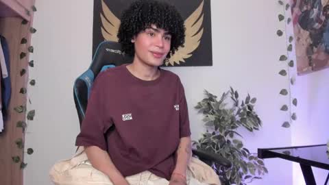 Snapshot of _jaay77 chatting on December 6, 1:18 am Jay online show from December 6, 1:18 am