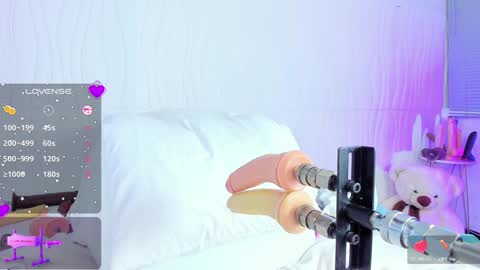 _jasminnee_ online show from January 31, 11:35 pm