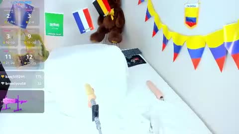 Snapshot of _jasminnee_ chatting on July 11, 6:10 pm _jasminnee_ online show from July 11, 6:10 pm