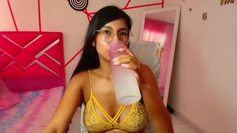 Snapshot of _jessi69_ chatting on February 9, 5:43 pm Jesica online show from February 9, 5:43 pm