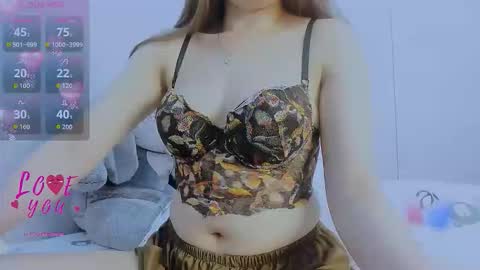 Snapshot of _joly_ chatting on April 23, 2:24 am Joly online show from April 23, 2:24 am
