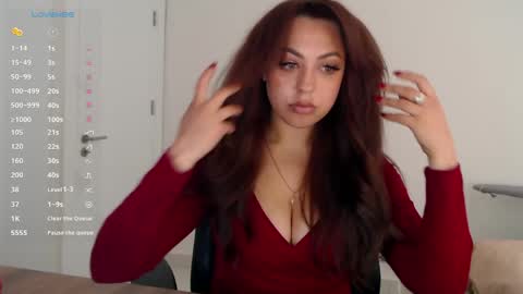 Snapshot of _just_a_queen_3 chatting on May 7, 9:36 am _just_a_queen_3 online show from May 7, 9:36 am