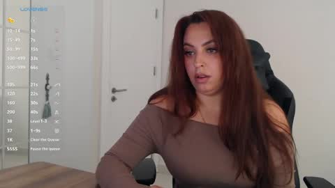 Snapshot of _just_a_queen_3 chatting on May 22, 11:05 am _just_a_queen_3 online show from May 22, 11:05 am